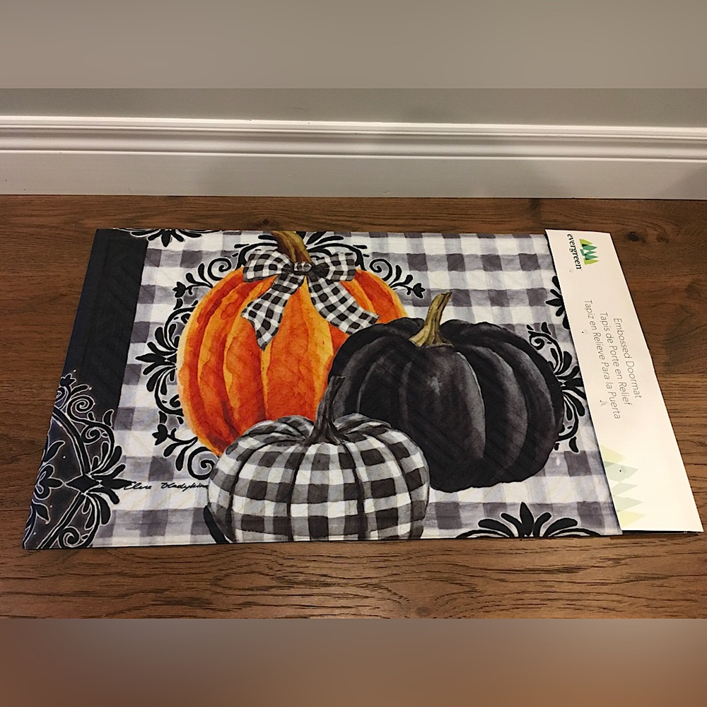 Evergreen Embossed Fall Doormat